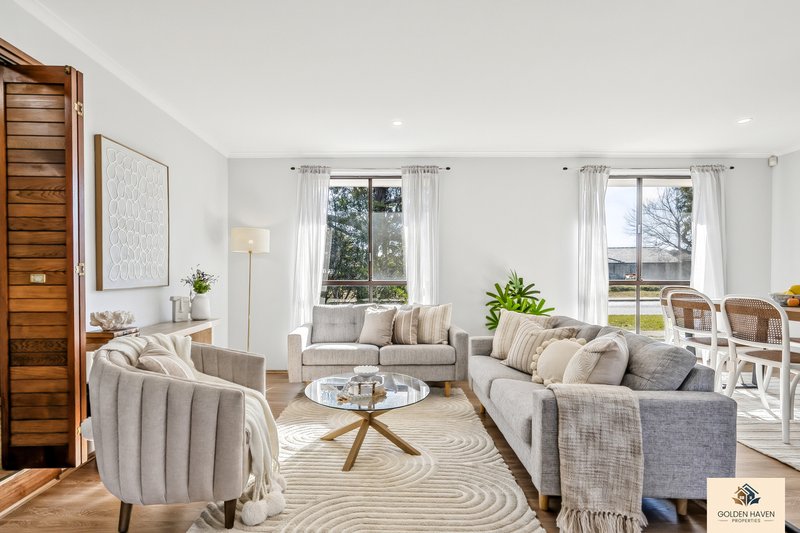 Photo - 24 Heagney Crescent, Chisholm ACT 2905 - Image 4