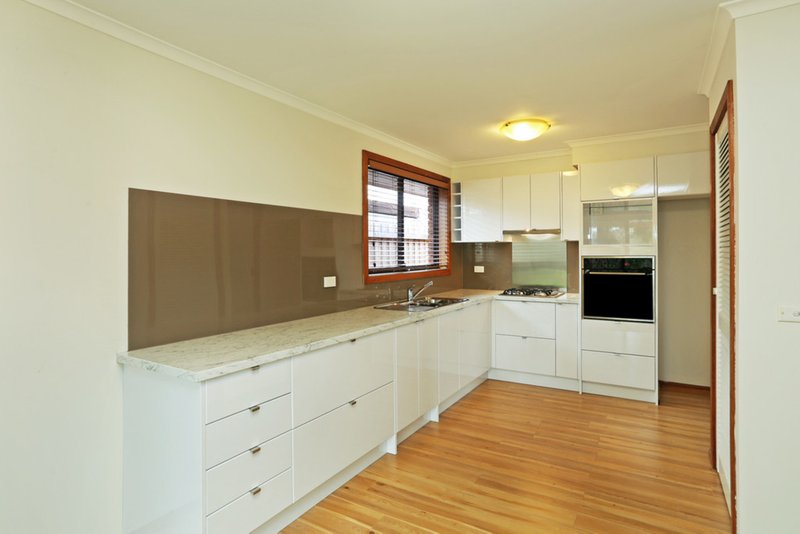 Photo - 24 Henderson Drive, Lara VIC 3212 - Image 2