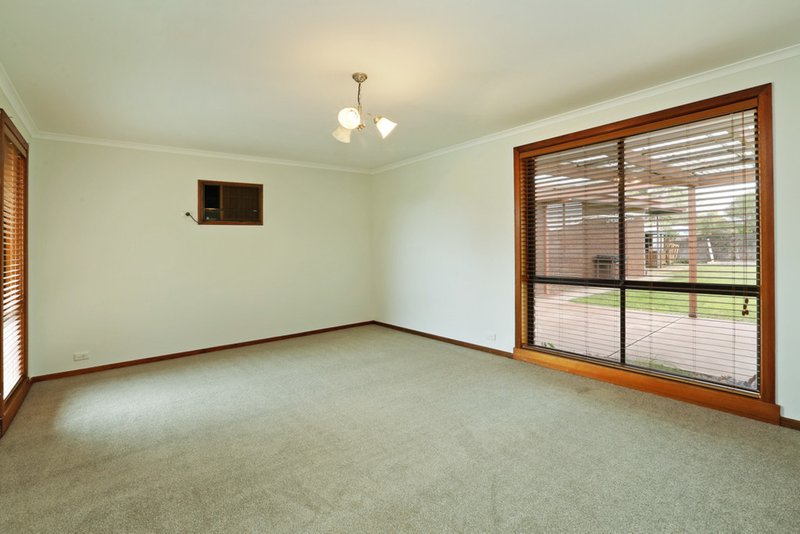 Photo - 24 Henderson Drive, Lara VIC 3212 - Image 3