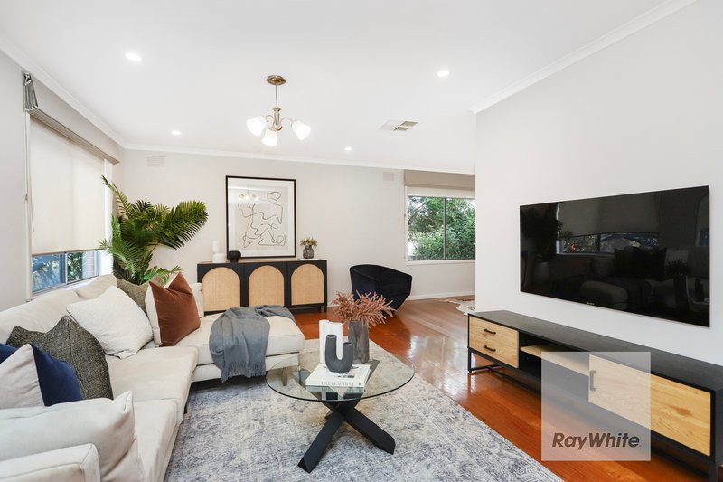 Photo - 24 Henley Drive, Gladstone Park VIC 3043 - Image 5