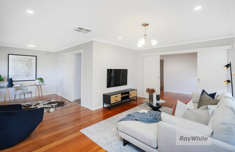 Photo - 24 Henley Drive, Gladstone Park VIC 3043 - Image 6