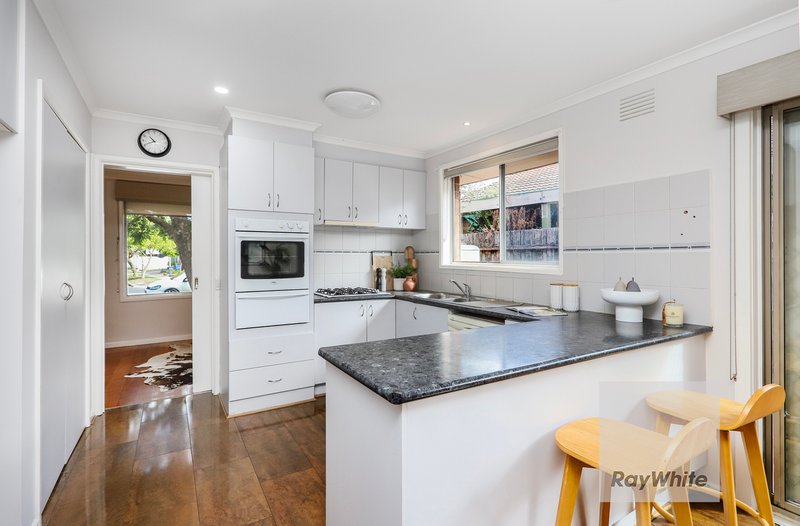 Photo - 24 Henley Drive, Gladstone Park VIC 3043 - Image 9