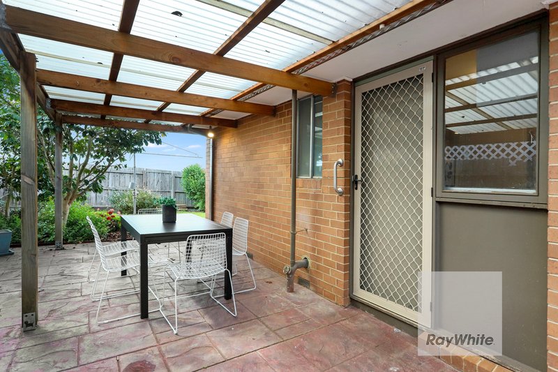 Photo - 24 Henley Drive, Gladstone Park VIC 3043 - Image 16