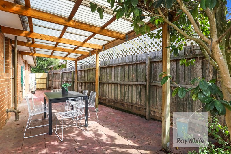 Photo - 24 Henley Drive, Gladstone Park VIC 3043 - Image 17