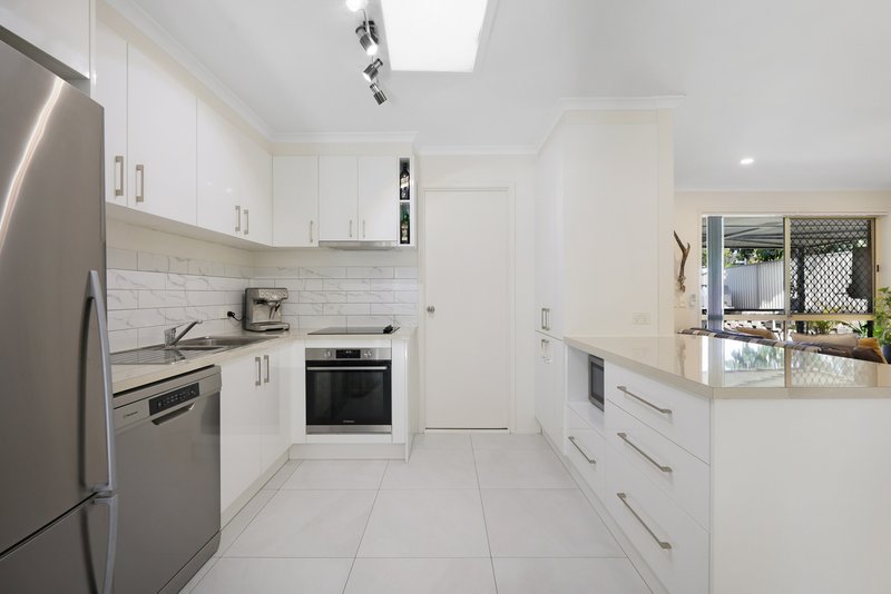 Photo - 2/4 Hepburn Court, Oxenford QLD 4210 - Image 6