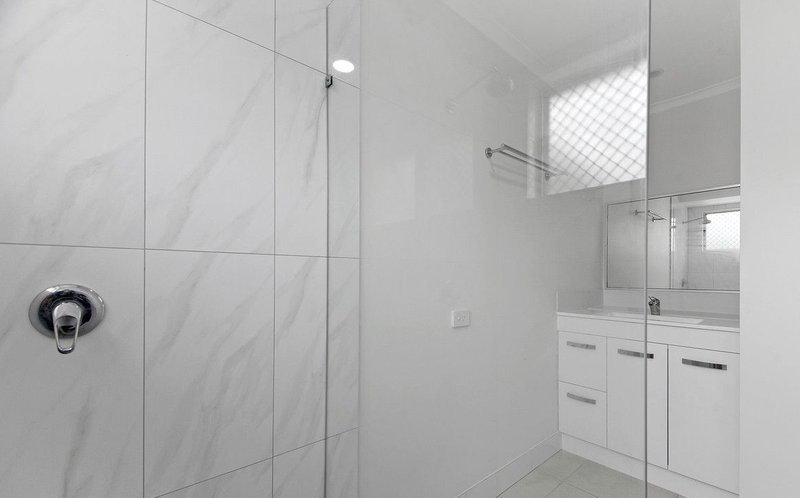 Photo - 2/4 Hepburn Court, Oxenford QLD 4210 - Image 13