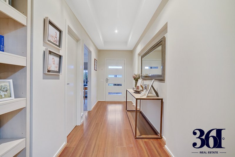 Photo - 24 Higgins Way, Truganina VIC 3029 - Image 2