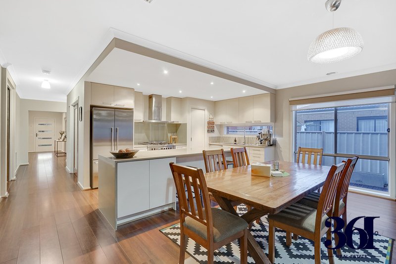 Photo - 24 Higgins Way, Truganina VIC 3029 - Image 4