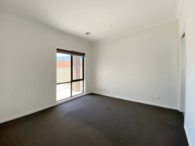 Photo - 2/4 High Street, Werribee VIC 3030 - Image 5