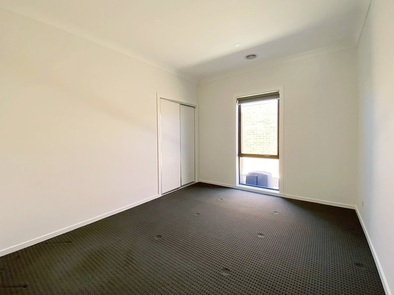 Photo - 2/4 High Street, Werribee VIC 3030 - Image 7