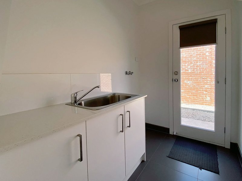 Photo - 2/4 High Street, Werribee VIC 3030 - Image 10