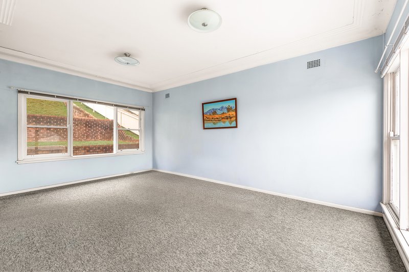 Photo - 24 Highland Crescent, Earlwood NSW 2206 - Image 2
