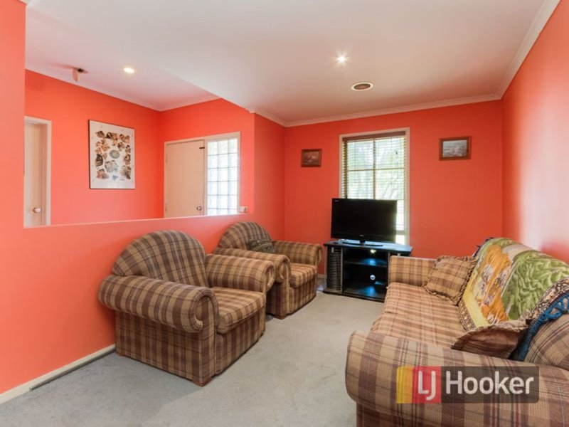 Photo - 24 Highmount Drive, Hampton Park VIC 3976 - Image 3