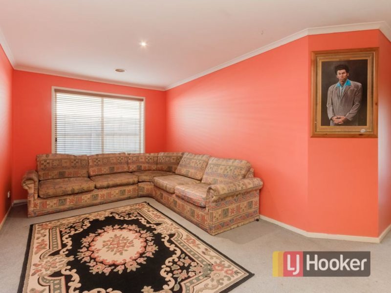 Photo - 24 Highmount Drive, Hampton Park VIC 3976 - Image 5