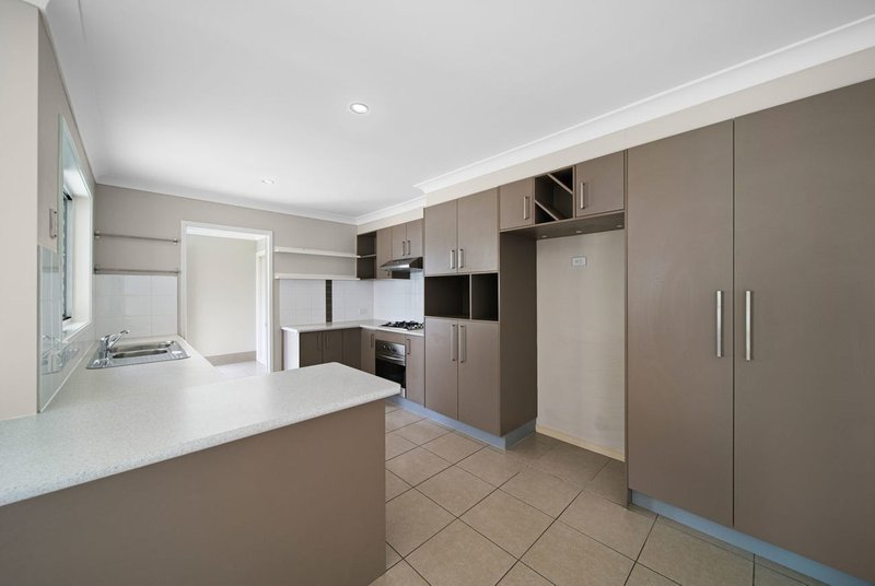 Photo - 24 Hill End Avenue, Hillcrest QLD 4118 - Image 2