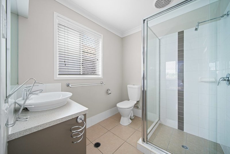 Photo - 24 Hill End Avenue, Hillcrest QLD 4118 - Image 7