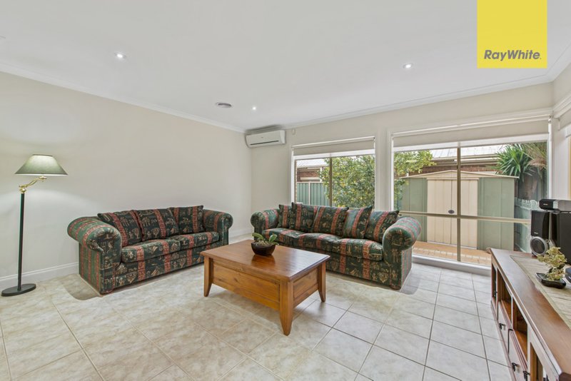 Photo - 24 Hillcrest Drive, Hillside VIC 3037 - Image 3