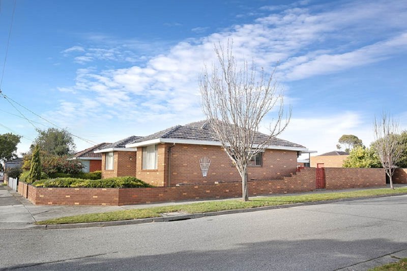 Photo - 24 Hillcrest Grove, Springvale VIC 3171 - Image 2