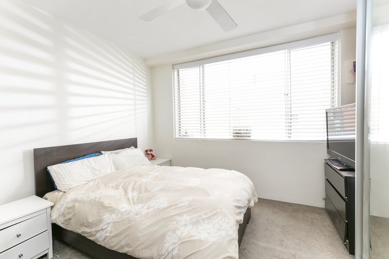 Photo - 2/4 Holborn Avenue, Dee Why NSW 2099 - Image 4