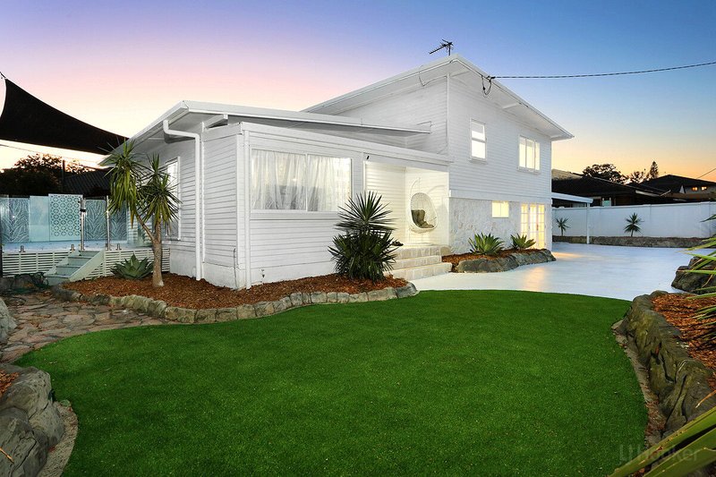 Photo - 24 Hollywell Road, Biggera Waters QLD 4216 - Image 4