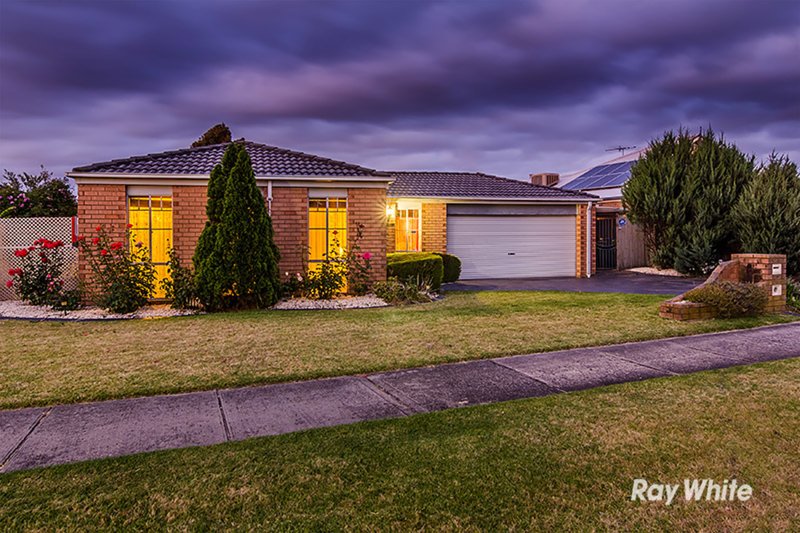 24 Horsfield Street, Cranbourne North VIC 3977