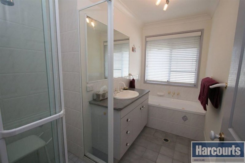 Photo - 24 Hoya Crescent, Bongaree QLD 4507 - Image 11