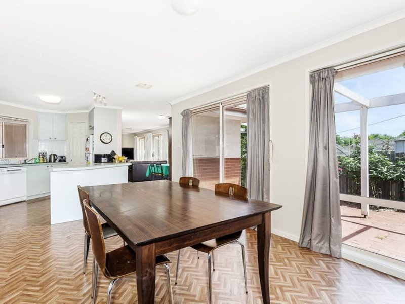 Photo - 2/4 Hutchins Street, Yarralumla ACT 2600 - Image 5