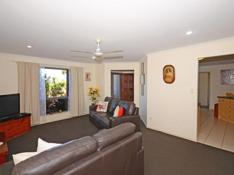 Photo - 24 Hyperno Road, Point Vernon QLD 4655 - Image 4