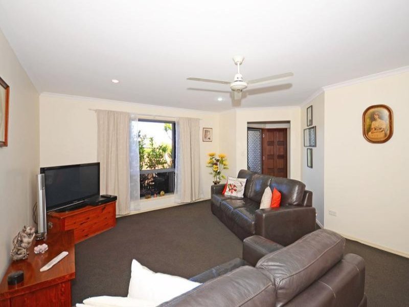 Photo - 24 Hyperno Road, Point Vernon QLD 4655 - Image 5