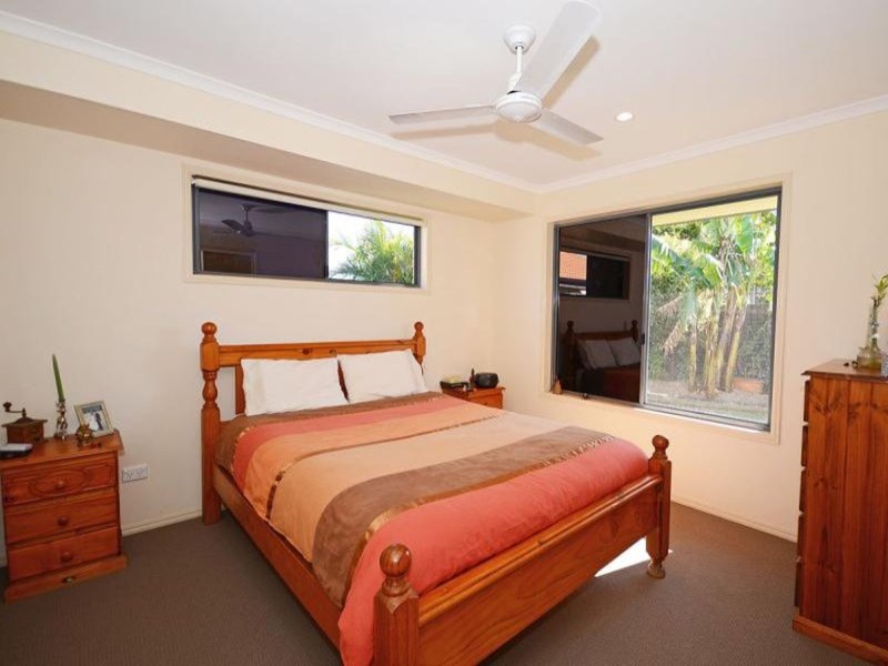 Photo - 24 Hyperno Road, Point Vernon QLD 4655 - Image 11