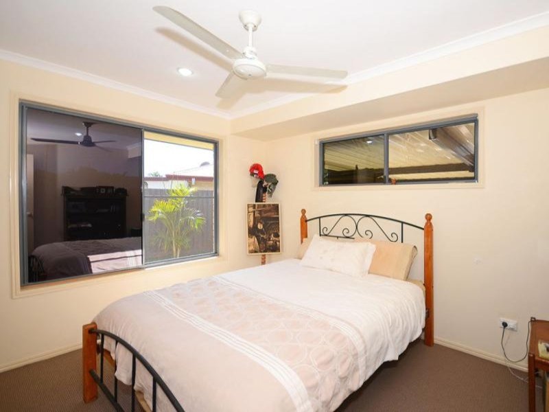 Photo - 24 Hyperno Road, Point Vernon QLD 4655 - Image 13