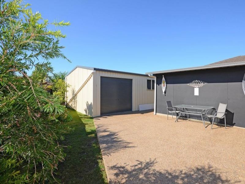 Photo - 24 Hyperno Road, Point Vernon QLD 4655 - Image 17