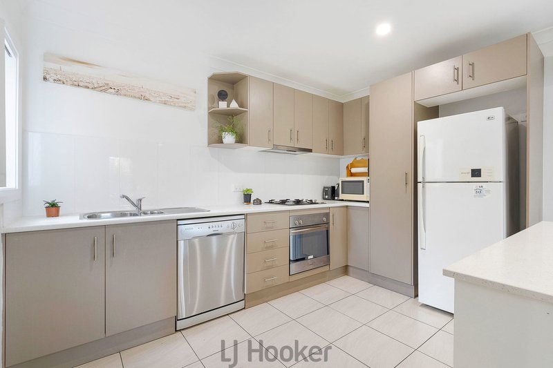 Photo - 2/4 Illoura Street, Wallsend NSW 2287 - Image 5