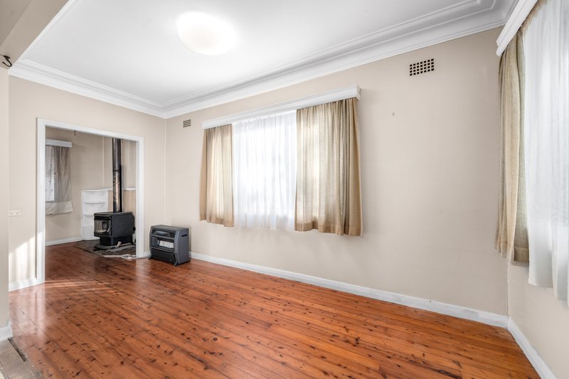 Photo - 24 Inglis Street, Kotara South NSW 2289 - Image 6
