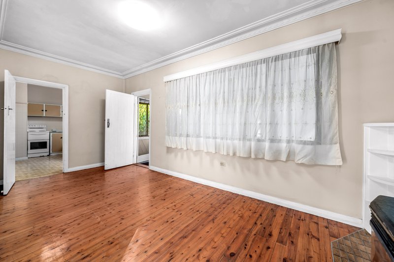 Photo - 24 Inglis Street, Kotara South NSW 2289 - Image 7