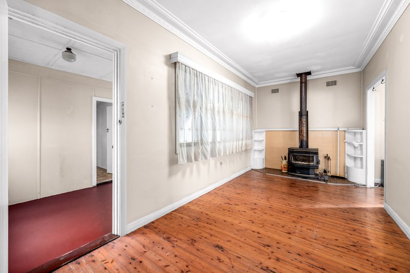 Photo - 24 Inglis Street, Kotara South NSW 2289 - Image 8