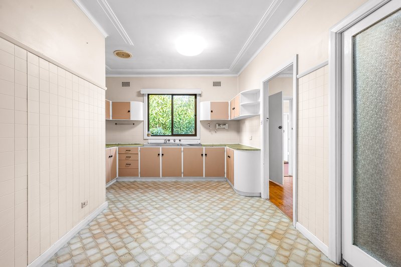 Photo - 24 Inglis Street, Kotara South NSW 2289 - Image 10