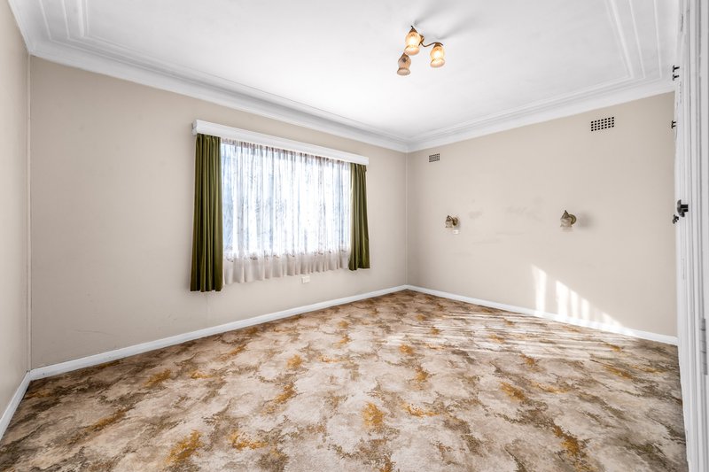 Photo - 24 Inglis Street, Kotara South NSW 2289 - Image 11