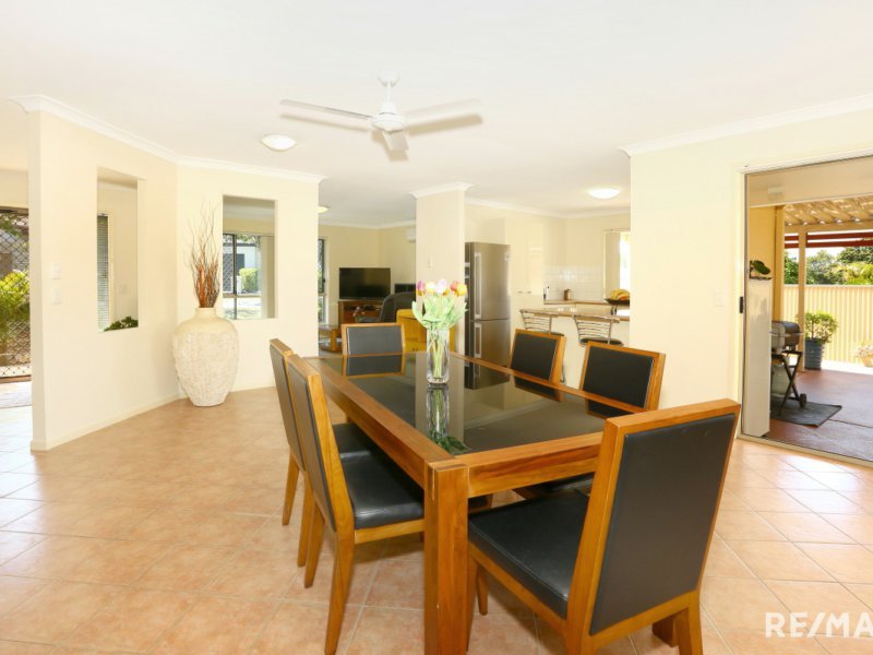 Photo - 24 Inwood Circuit, Merrimac QLD 4226 - Image 5