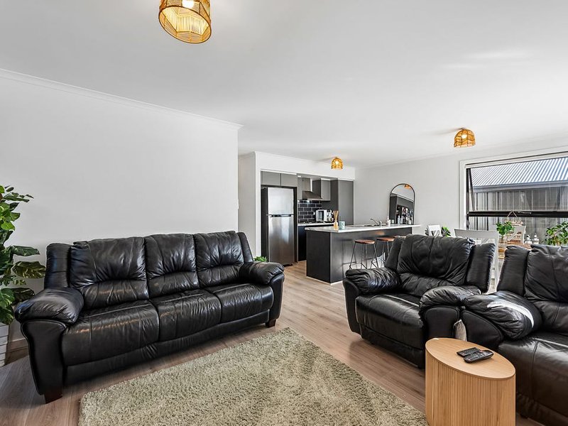Photo - 24 Islay Place, Blakeview SA 5114 - Image 6