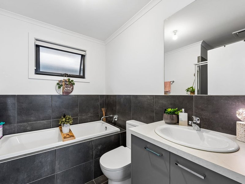 Photo - 24 Islay Place, Blakeview SA 5114 - Image 9