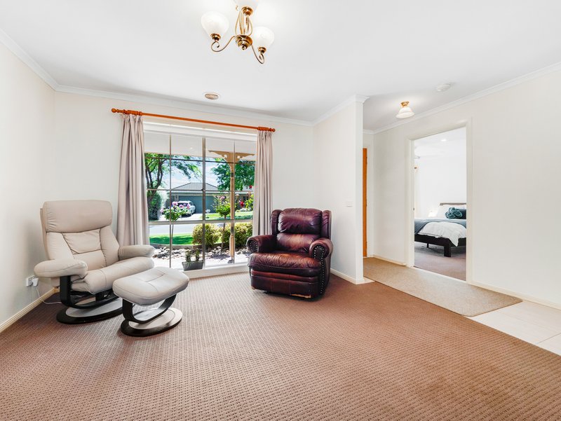 Photo - 24 Jagger Circuit, Cranbourne East VIC 3977 - Image 3