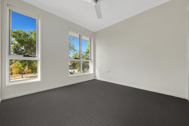 Photo - 24 Jardine Crescent, Boyne Island QLD 4680 - Image 12