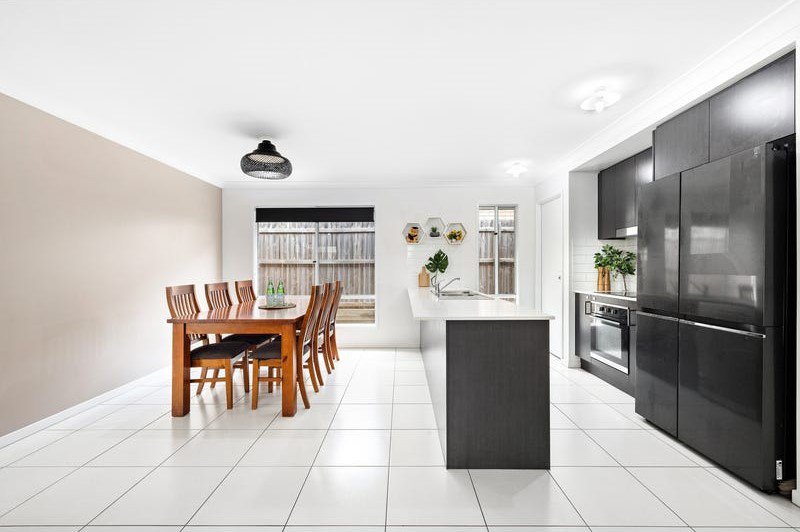 Photo - 24 John Storey Court, Park Ridge QLD 4125 - Image 5