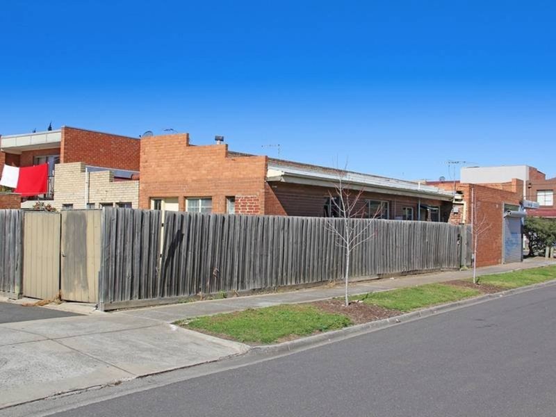 Photo - 24 John Street, St Albans VIC 3021 - Image 5