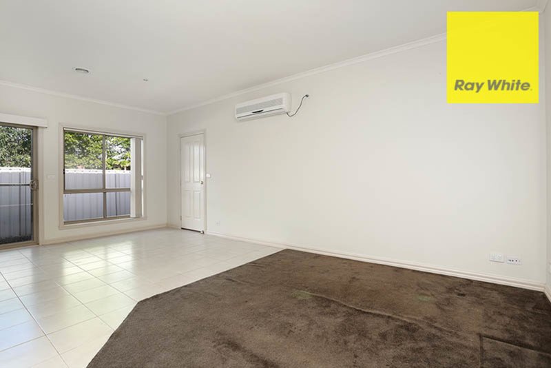 Photo - 2/4 Jordyn Street, Point Cook VIC 3030 - Image 4