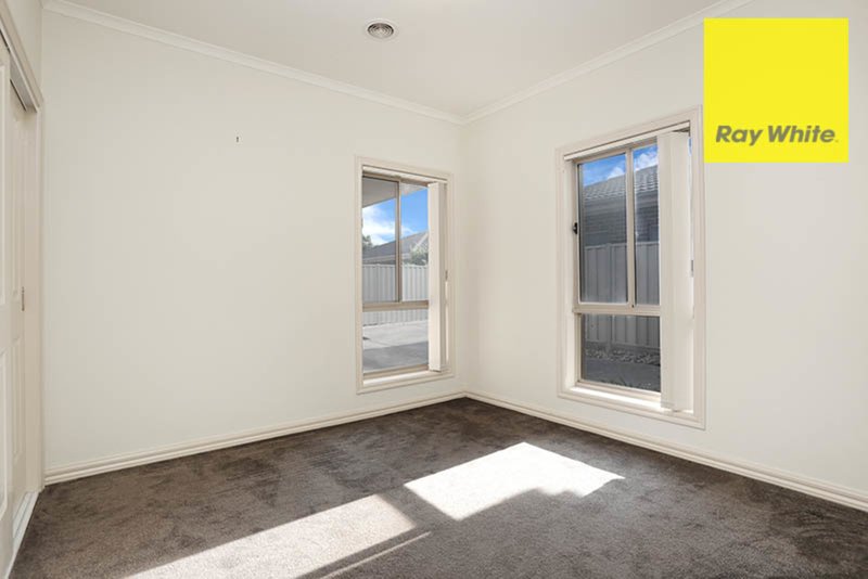 Photo - 2/4 Jordyn Street, Point Cook VIC 3030 - Image 6