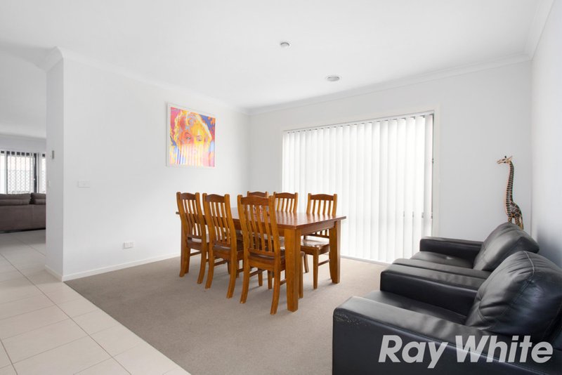 Photo - 24 Joseph Banks Drive, Pakenham VIC 3810 - Image 4