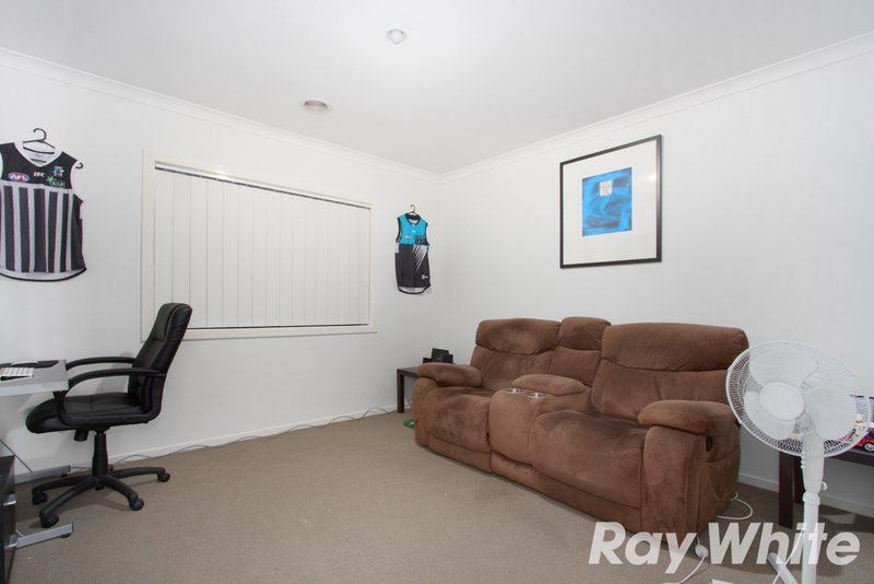 Photo - 24 Joseph Banks Drive, Pakenham VIC 3810 - Image 7