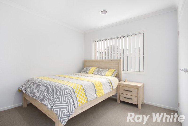 Photo - 24 Joseph Banks Drive, Pakenham VIC 3810 - Image 8